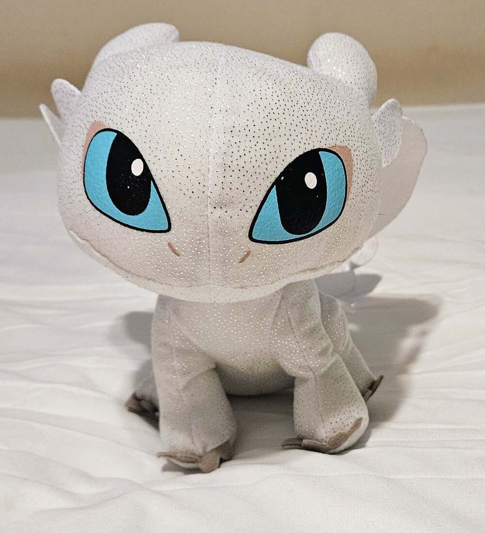 DreamWorks How to Train Your Dragon Hidden World Light Fury White Glitter Plush